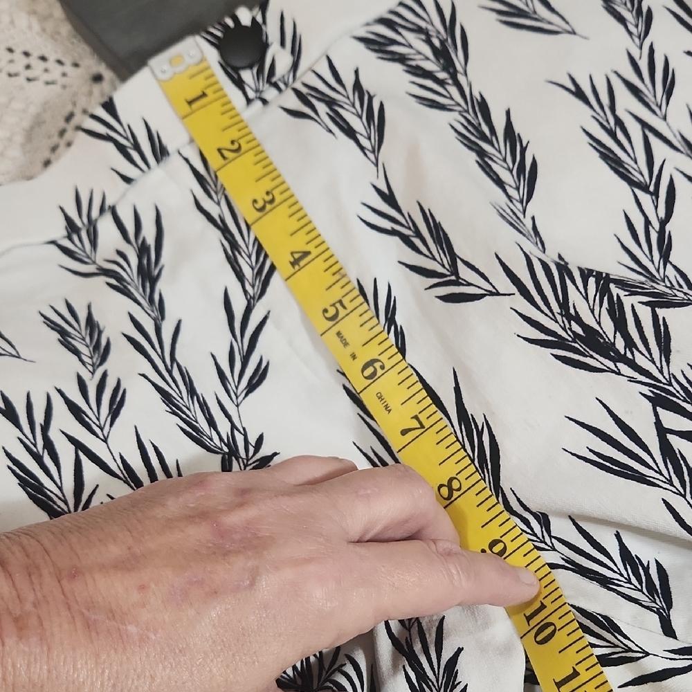 Jules & Leopold Back & White Pattern Ankle Pants 👀 - Picture 10 of 10